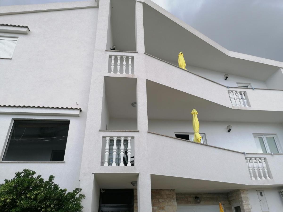 Apartments Dario Pag Town Exterior foto